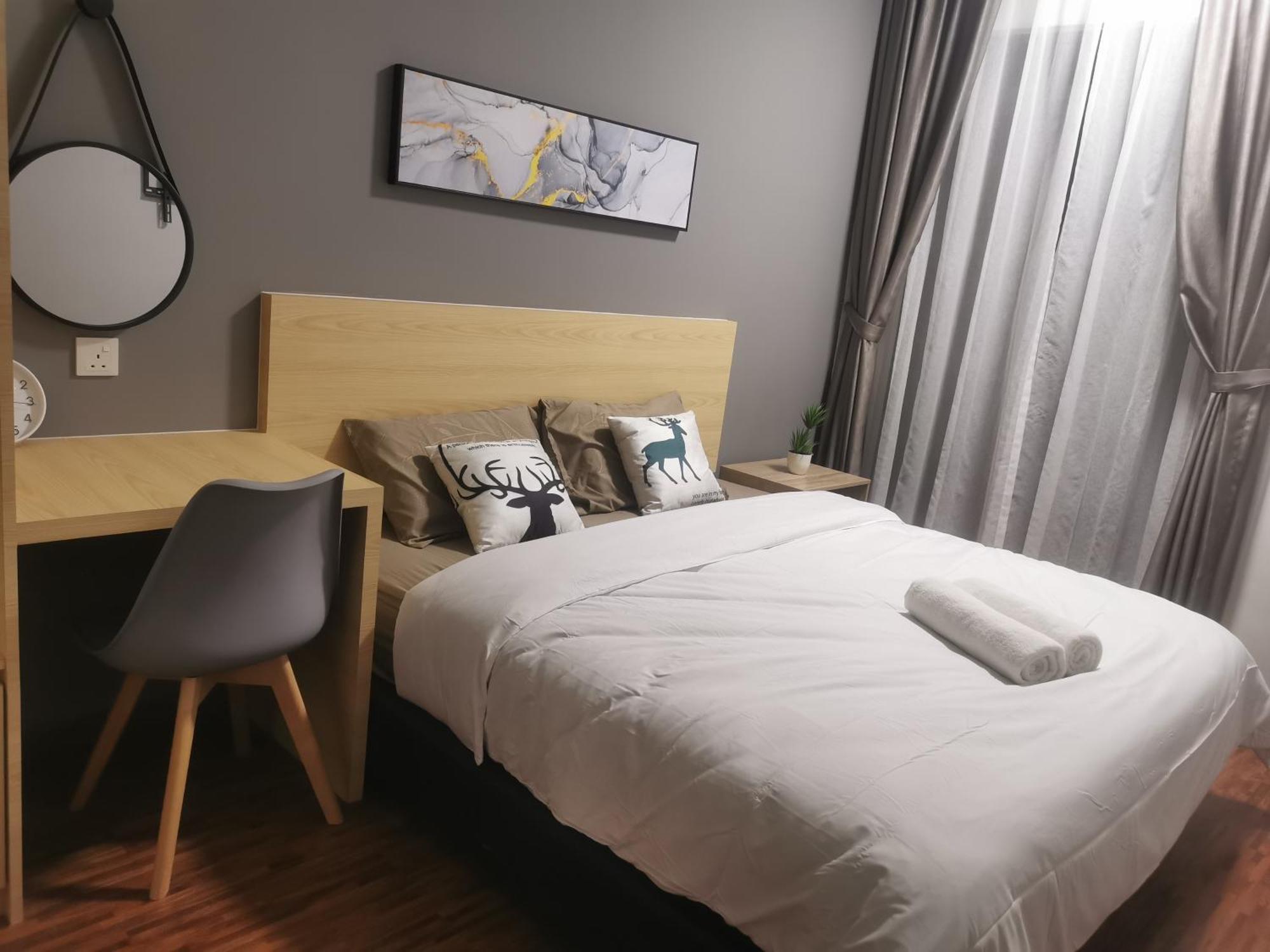 K Avenue B09 King Bed Apartment
