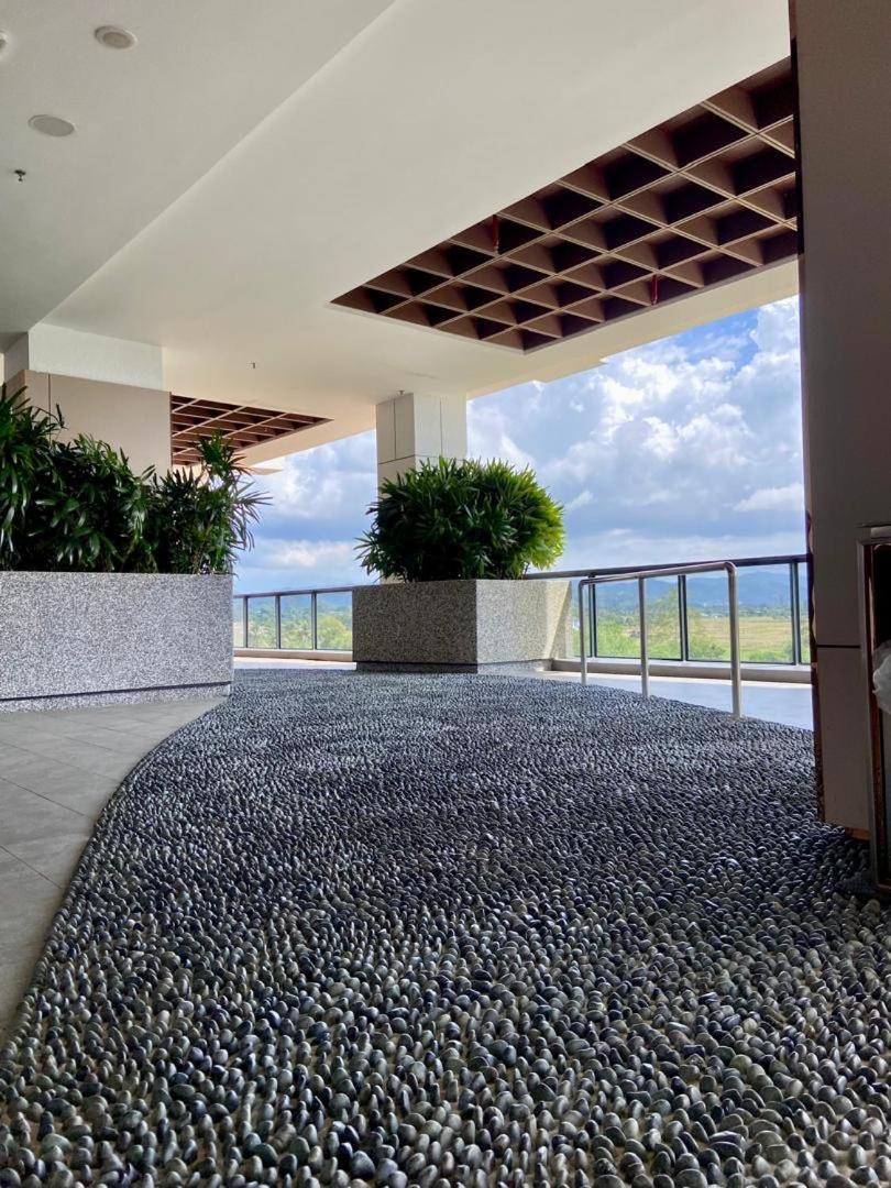 K Avenue B09 King Bed Apartment Donggongon