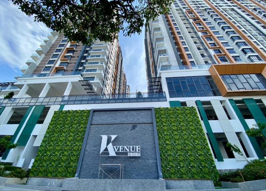 K Avenue B09 King Bed Apartment Donggongon