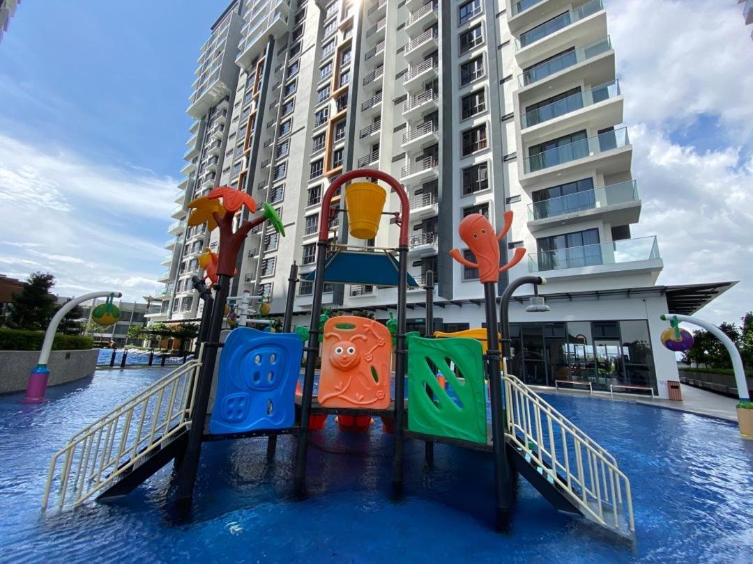 K Avenue B09 King Bed Apartment Donggongon