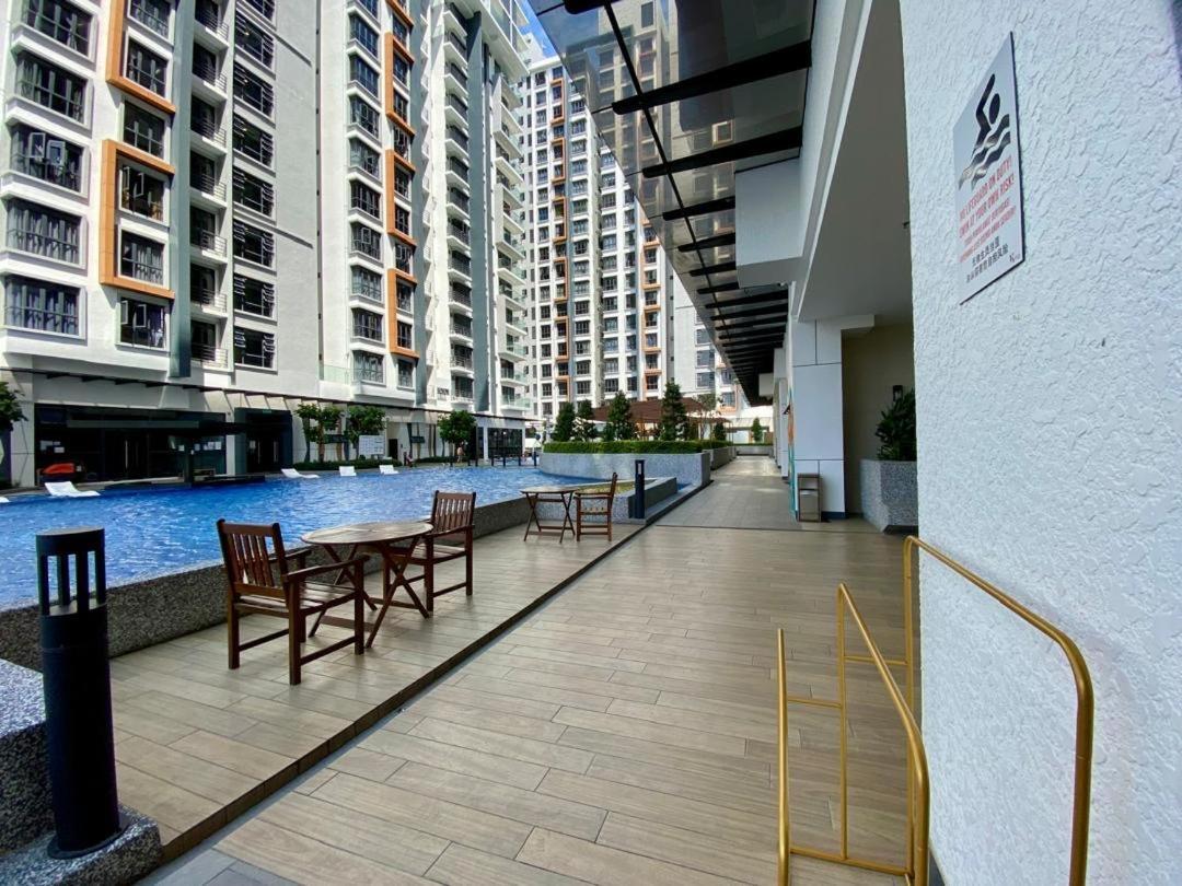 K Avenue B09 King Bed Donggongon