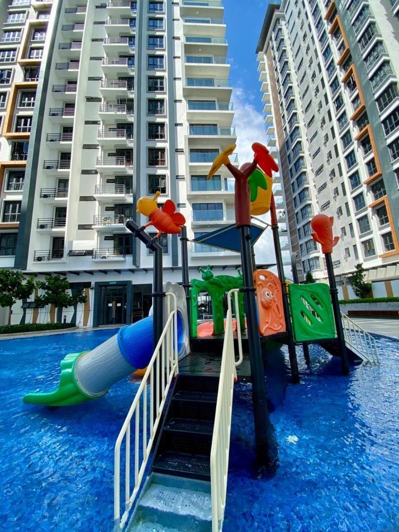 K Avenue B09 King Bed *