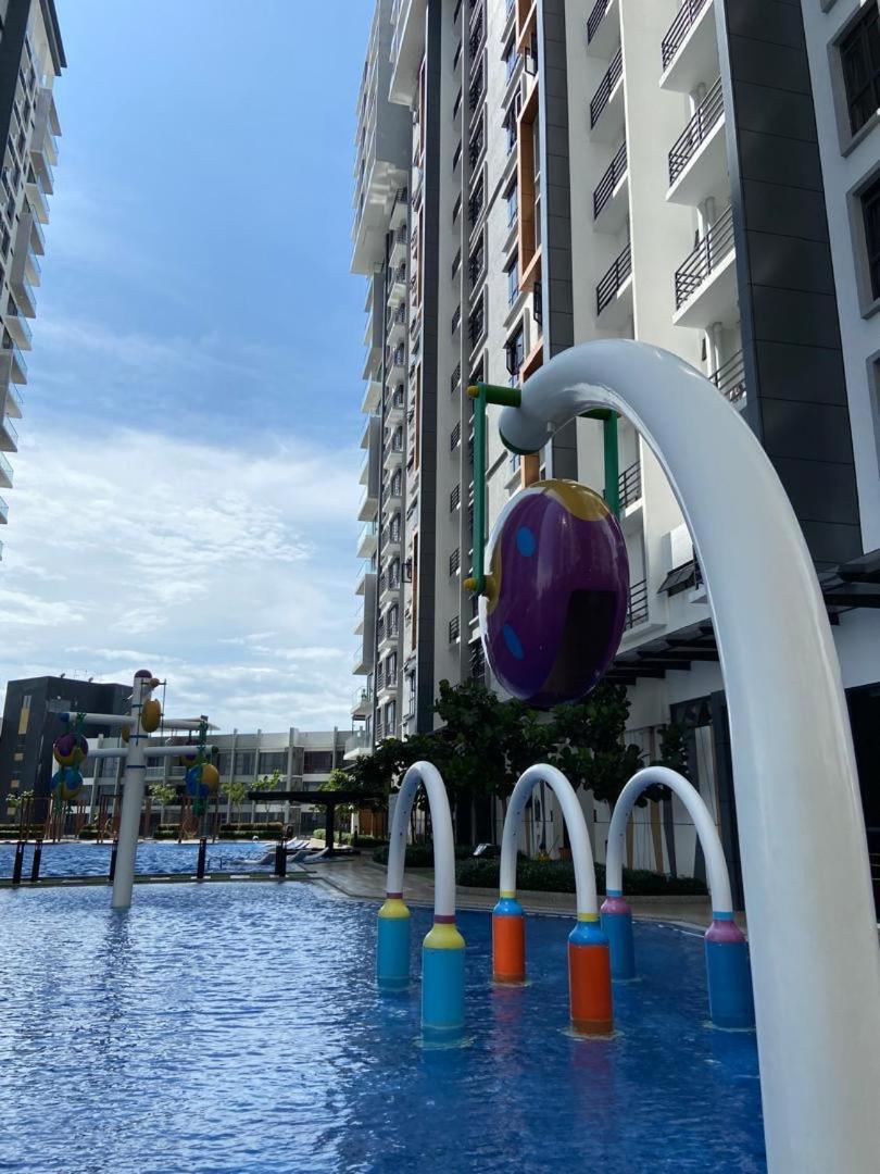 K Avenue B09 King Bed Apartment