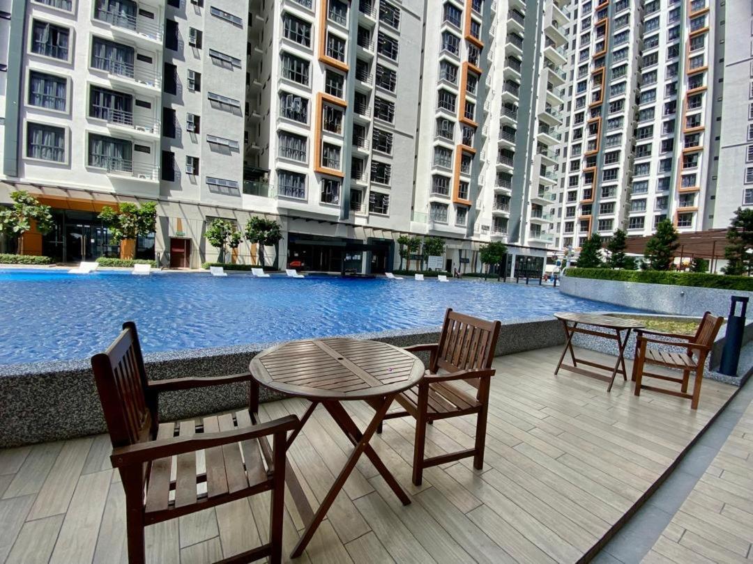 Apartment K Avenue B09 King Bed *